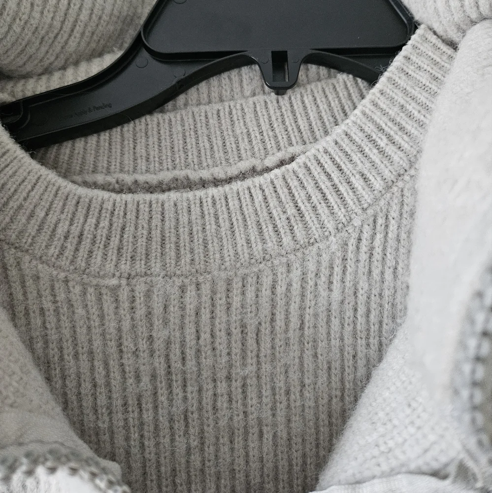 Grey Wool Sweater with rhinestones - size small - Picture 9 of 14